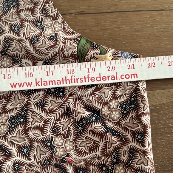 Real clothes Saks Fifth Avenue 100% Silk Printed Floral Vest Womens L Vintage - Picture 9 of 9